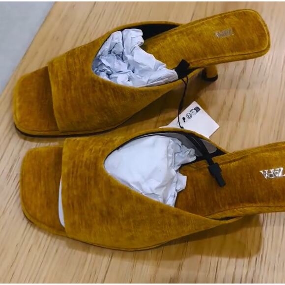 RARE!!! ZARA Asymmetrical Heeled Mules NWT - Picture 4 of 11